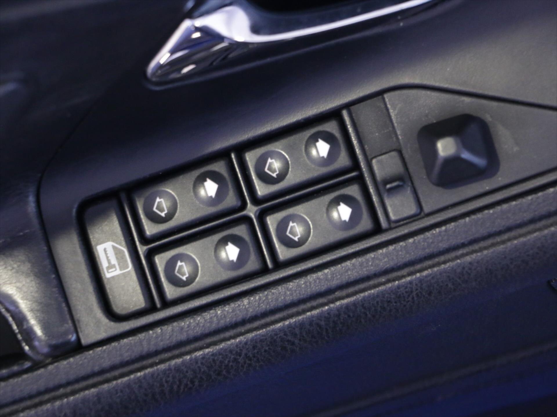 BMW Řada 8 Kupé 5,6 l 280 kw