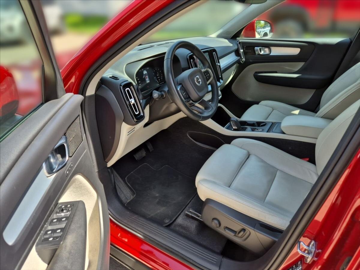 Volvo XC40 SUV / Terénní 2,0 l 145 kw