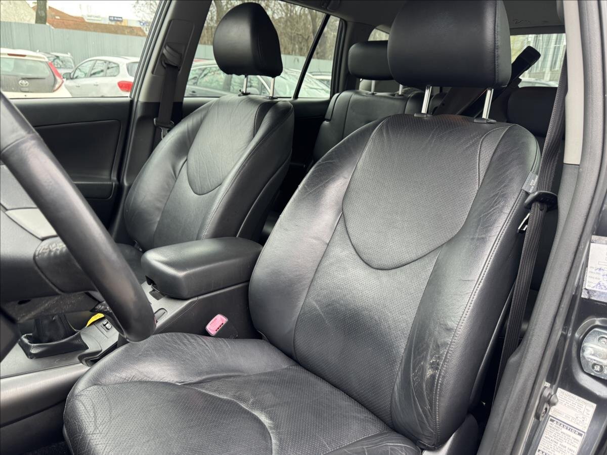 Toyota RAV4 SUV / Terénní 2,2 l 100 kw
