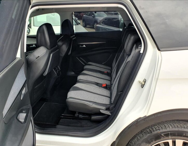 Peugeot 5008 SUV 2,0 l 110 kw