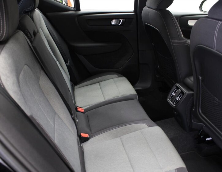 Volvo XC40 Kombi 2,0 l 145 kw