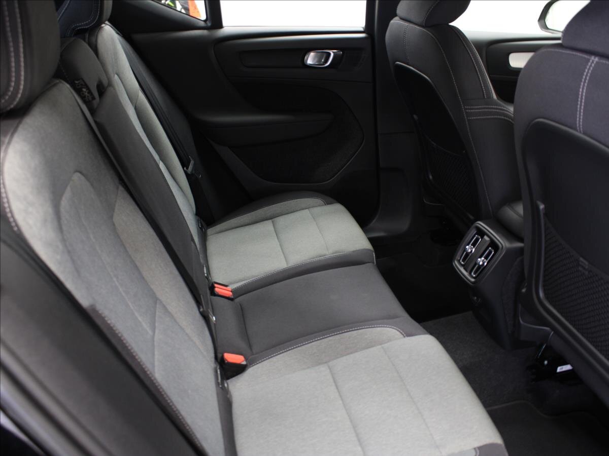 Volvo XC40 Kombi 2,0 l 145 kw