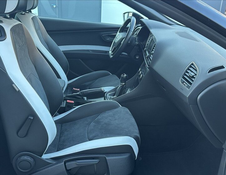 Seat Leon Hatchback 2,0 l 213 kw