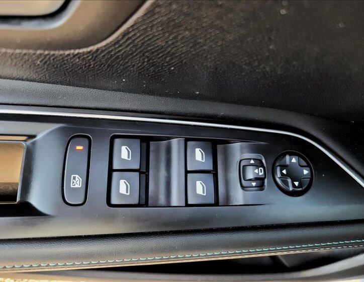 Peugeot 5008 SUV / Terénní 1,5 l 96 kw