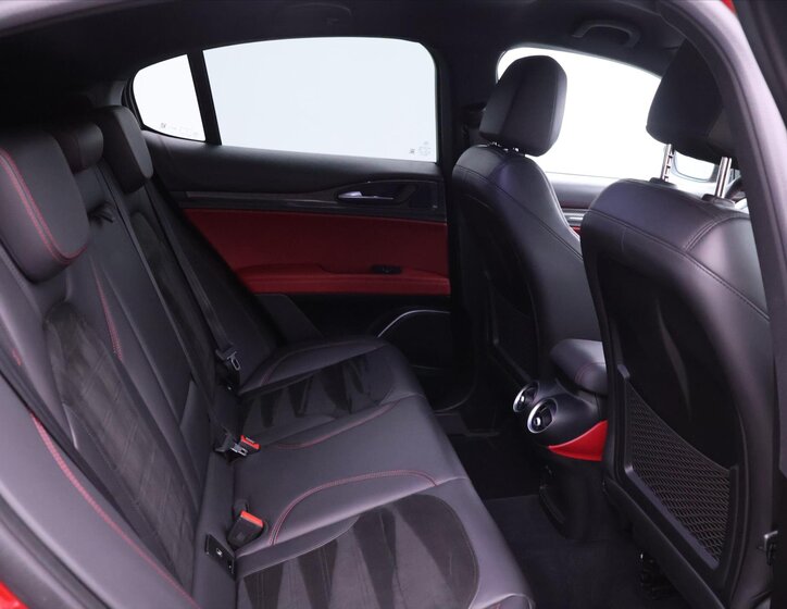 Alfa Romeo Stelvio SUV / Terénní 2,9 l 375 kw