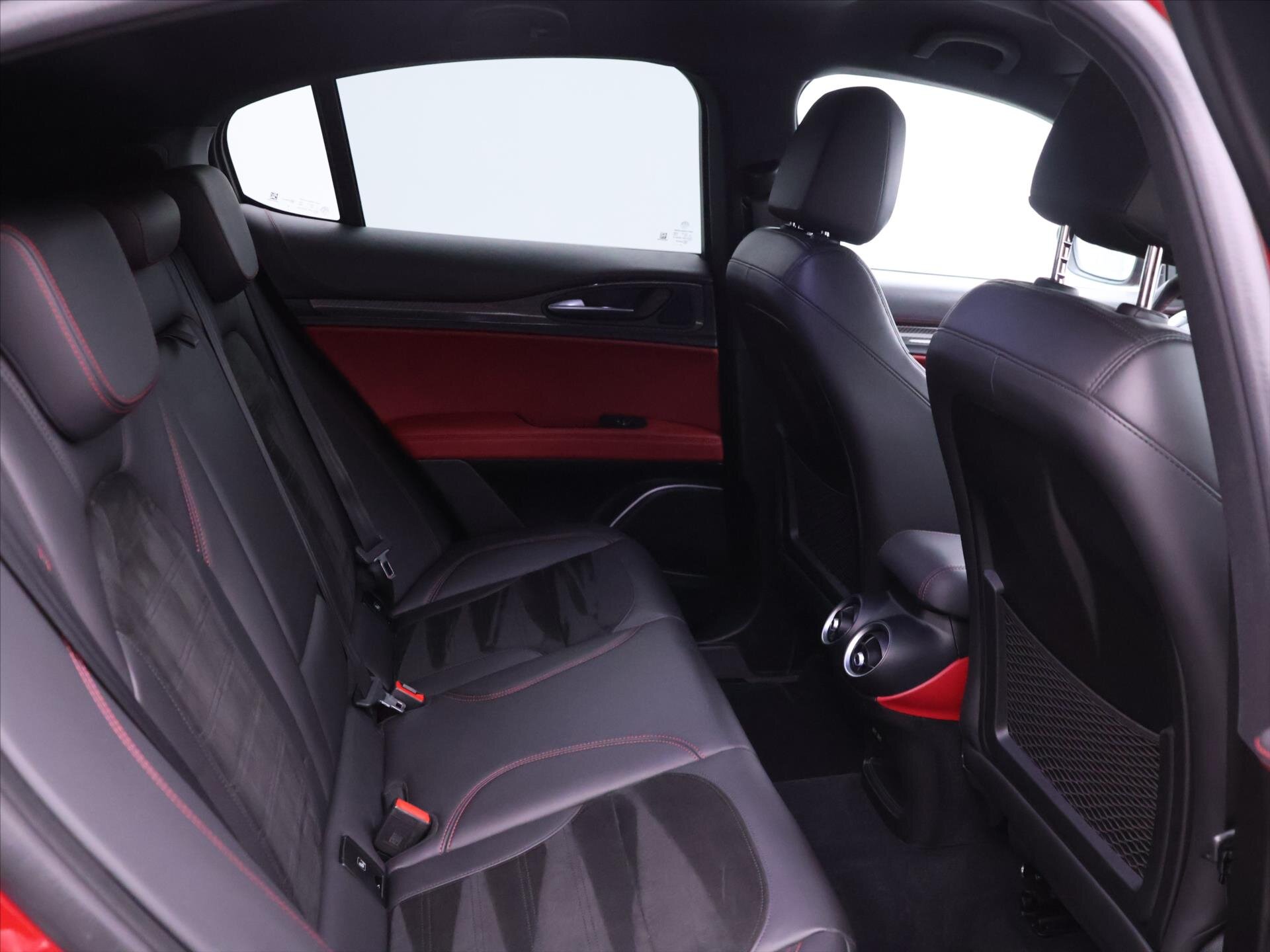 Alfa Romeo Stelvio SUV / Terénní 2,9 l 375 kw