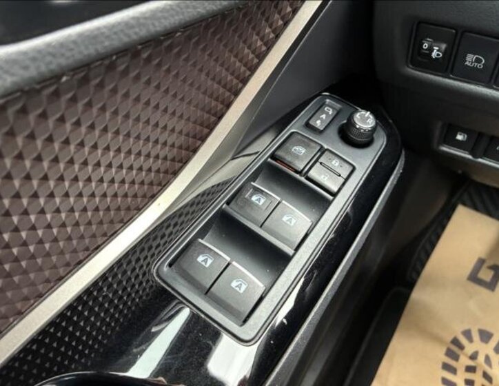 Toyota C-HR SUV 1,2 l 85 kw