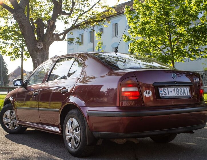Škoda Octavia Sedan / Limuzína 1,6 l 55 kw