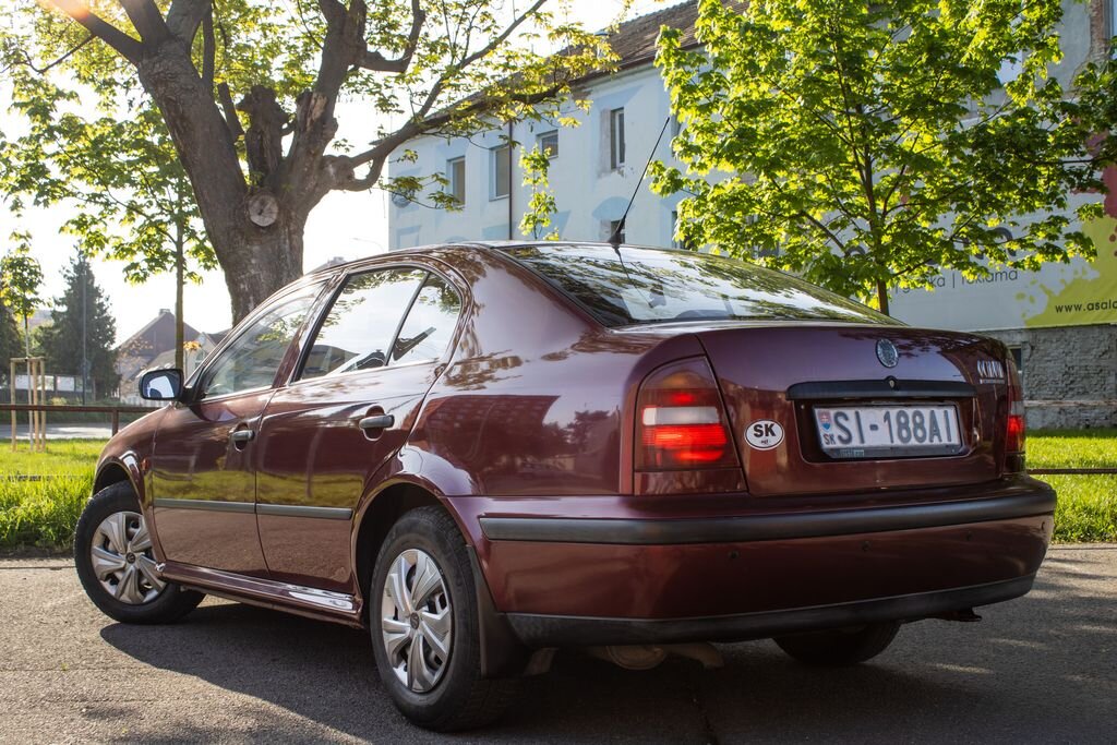 Škoda Octavia Sedan / Limuzína 1,6 l 55 kw