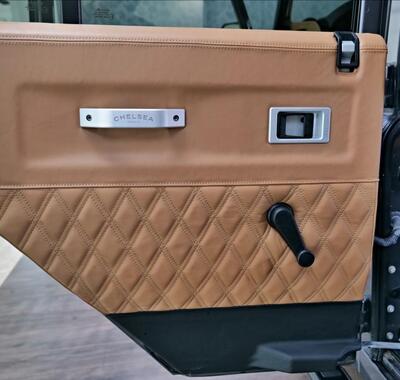 Land Rover Defender 25