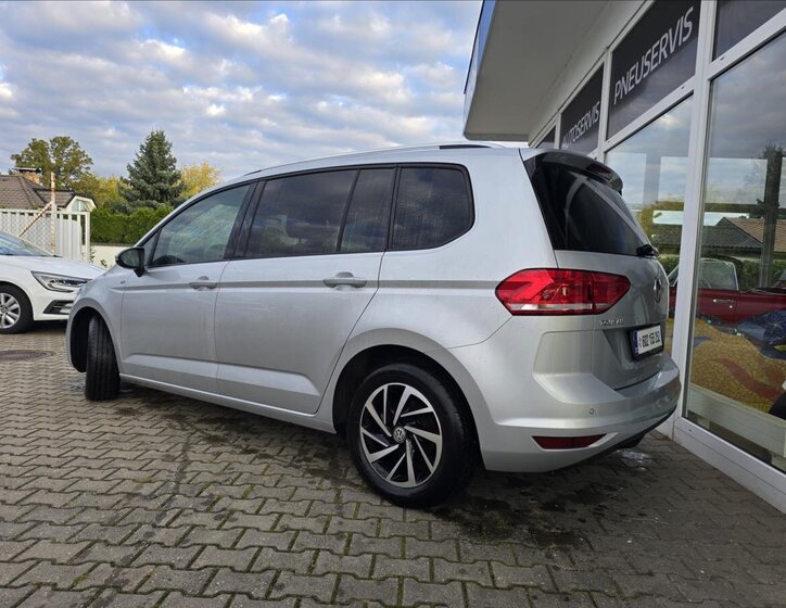 Volkswagen Touran 4