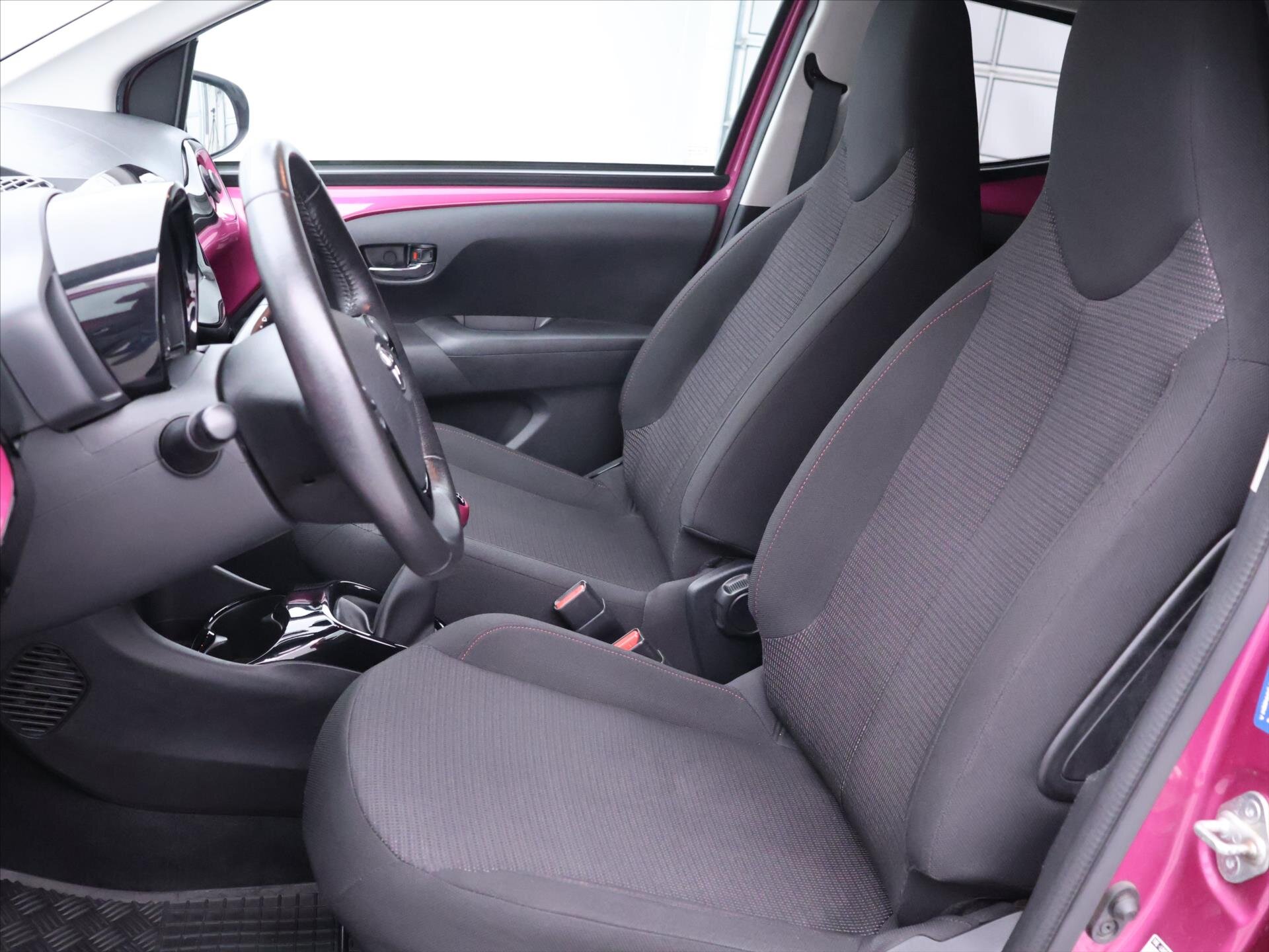 Toyota Aygo Hatchback 998,0 53 kw