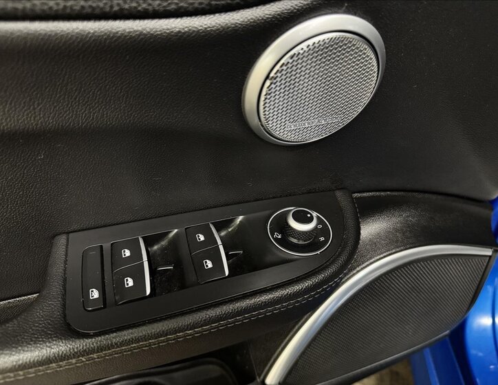 Alfa Romeo Giulia Sedan / Limuzína 2,0 l 206 kw