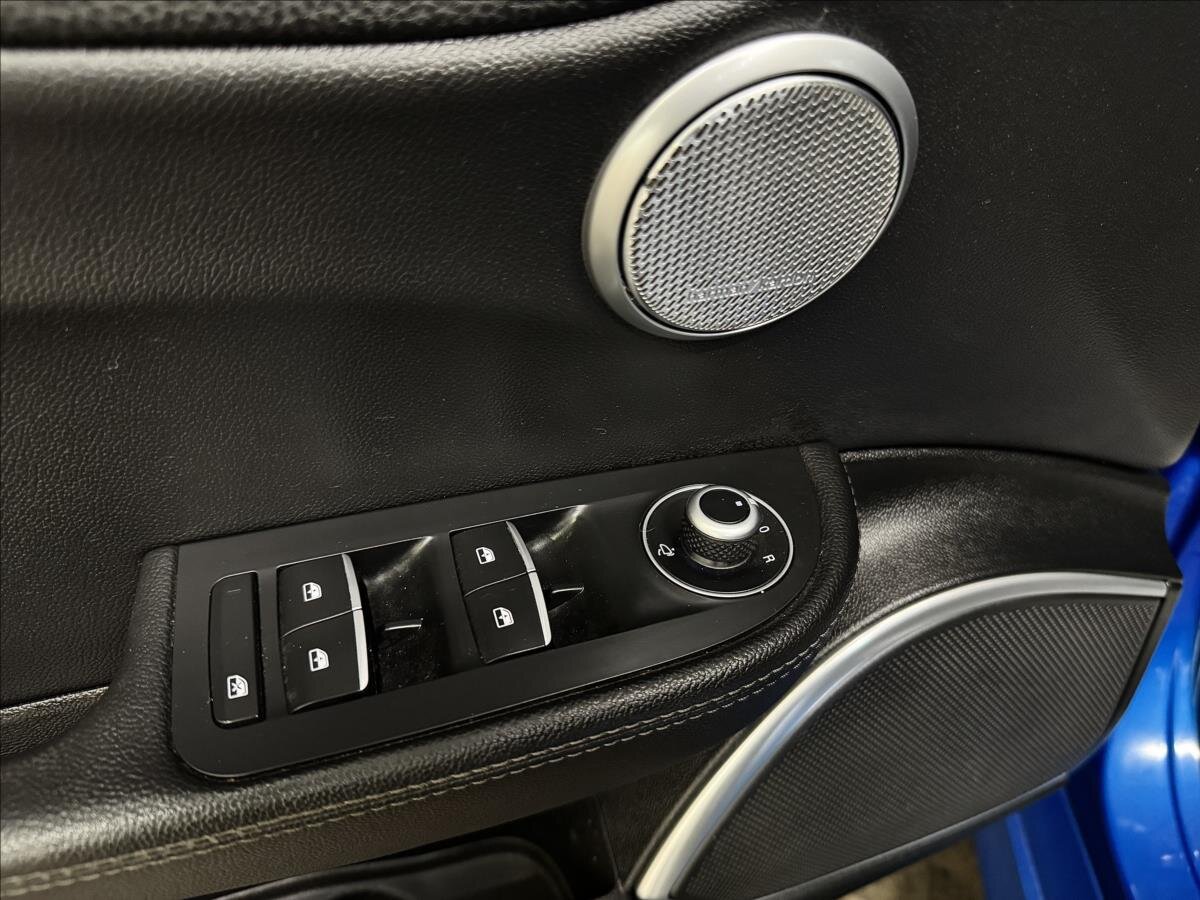 Alfa Romeo Giulia Sedan / Limuzína 2,0 l 206 kw