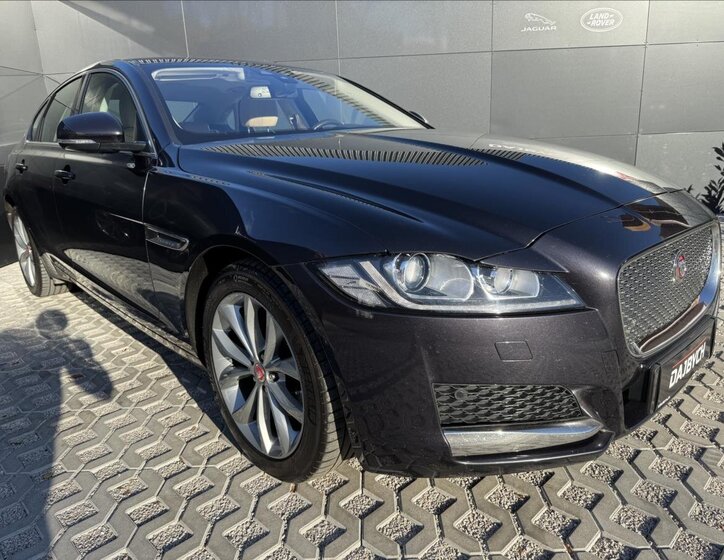 Jaguar XF Sedan / Limuzína 2,0 l 132 kw