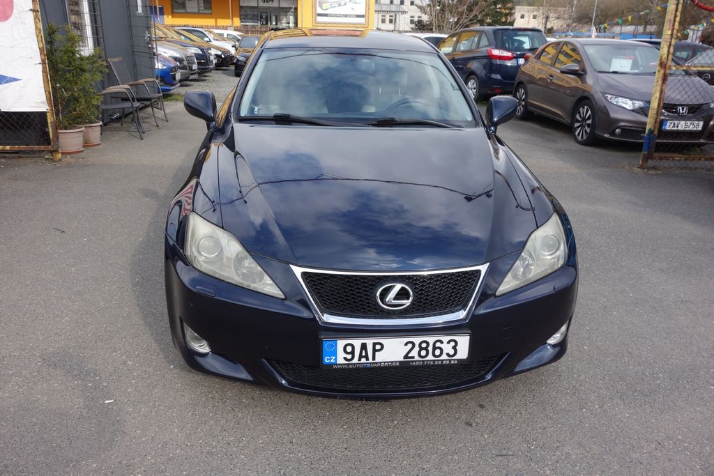 Lexus IS 220