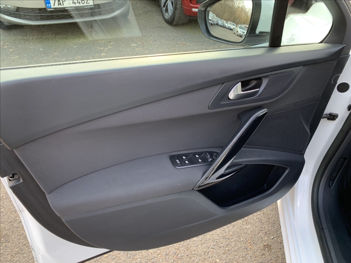 Peugeot 508 Sedan / Limuzína 2,0 l 120 kw