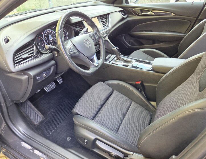 Opel Insignia Kombi 2,0 l 128 kw