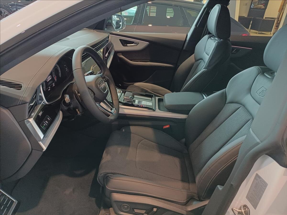 Audi Q8 SUV 3,0 l 210 kw