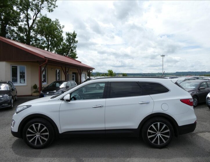 Hyundai Grand Santa Fe 6