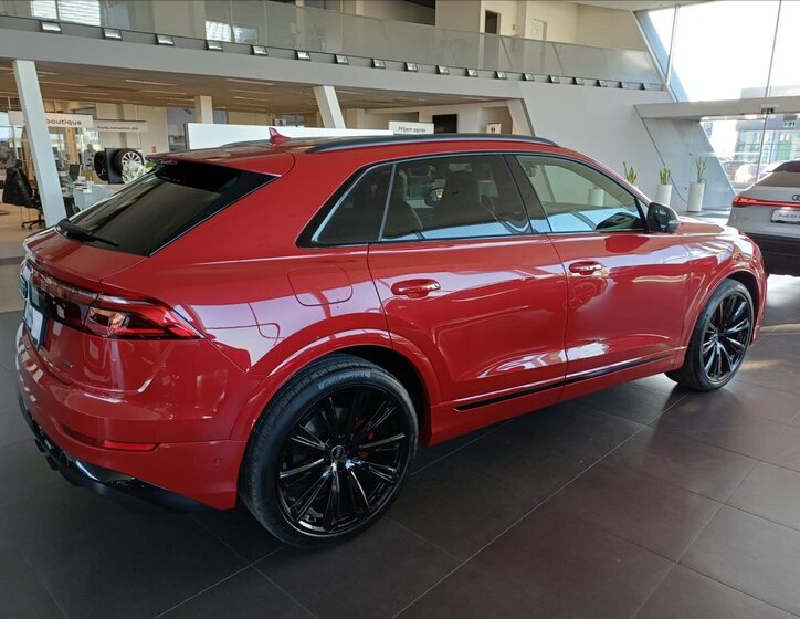 Audi Q8 SUV / Terénní 3,0 l 210 kw