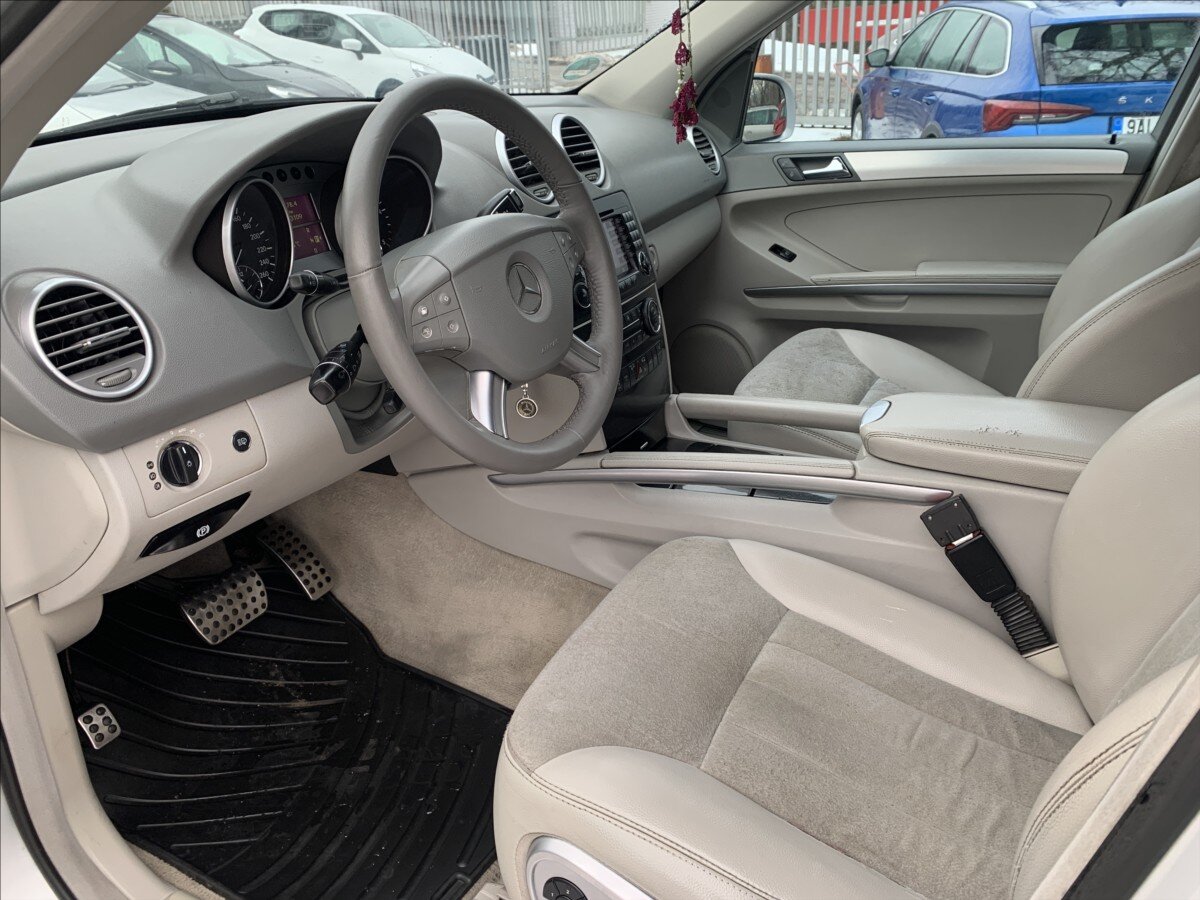 Mercedes-Benz Třídy M SUV / Terénní 4,0 l 225 kw