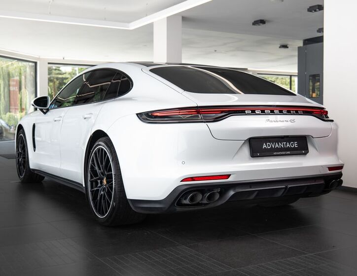 Porsche Panamera 4