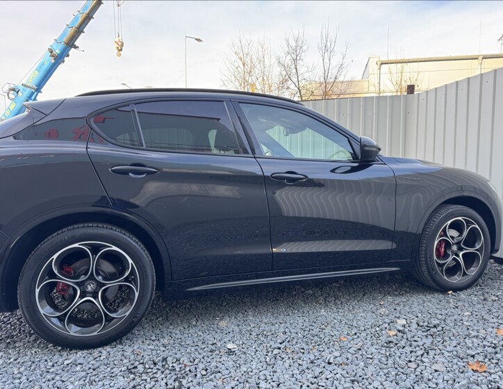 Alfa Romeo Stelvio 17