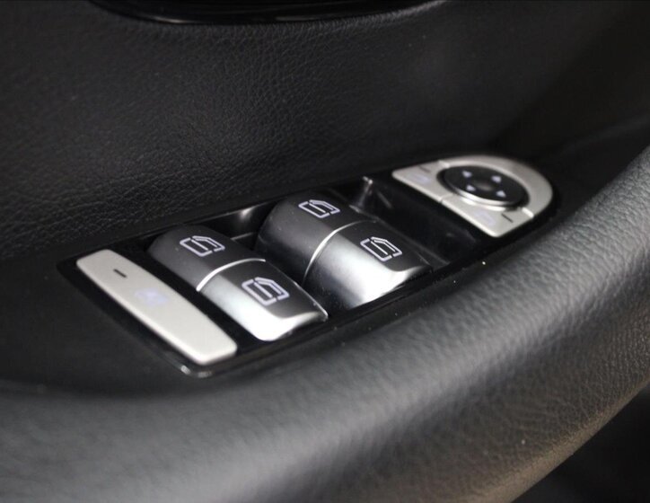 Mercedes-Benz Třídy E 15