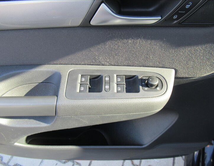 Volkswagen Sharan MPV 2,0 l 103 kw