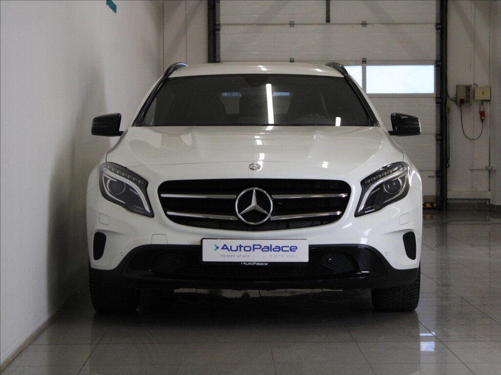 Mercedes-Benz GLA SUV / Terénní 2,0 l 155 kw