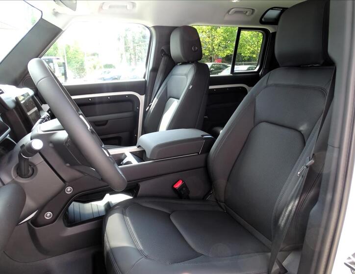 Land Rover Defender 10