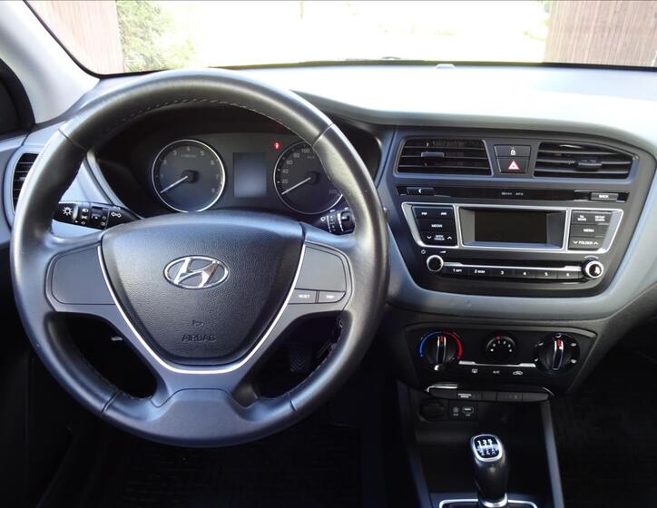 Hyundai i20 32