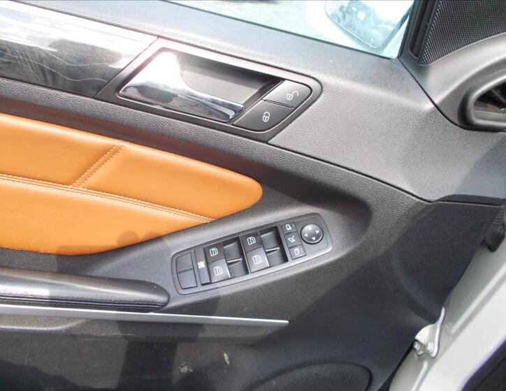 Mercedes-Benz Třídy M 32