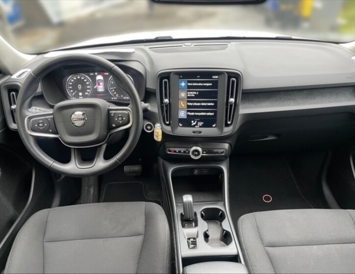 Volvo XC40 8