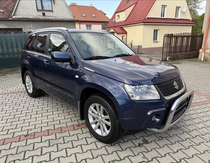 Suzuki Grand Vitara SUV 2,0 l 103 kw