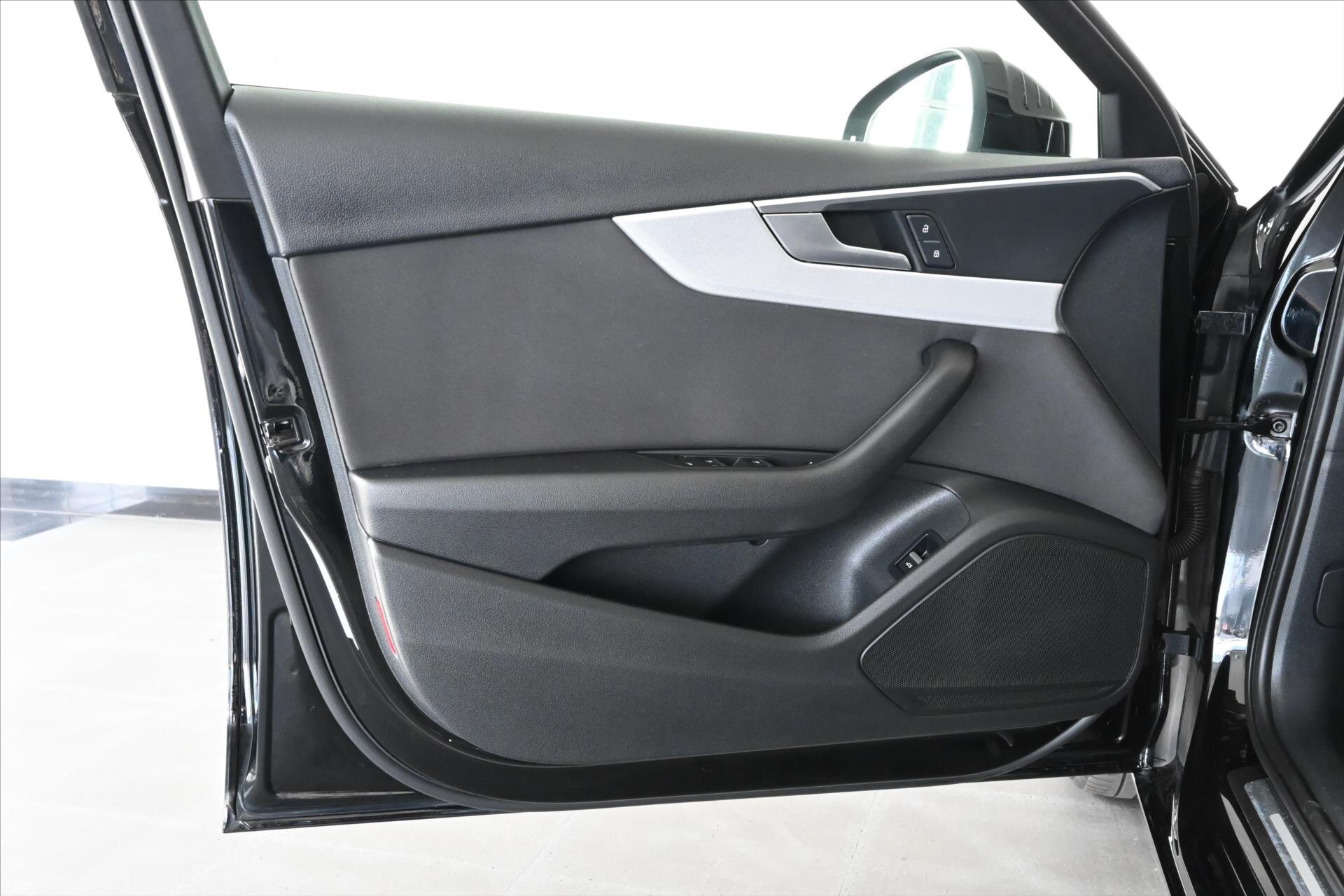 Audi A4 Kombi 2,0 l 140 kw