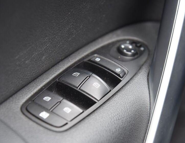 Mercedes-Benz Třídy X 17