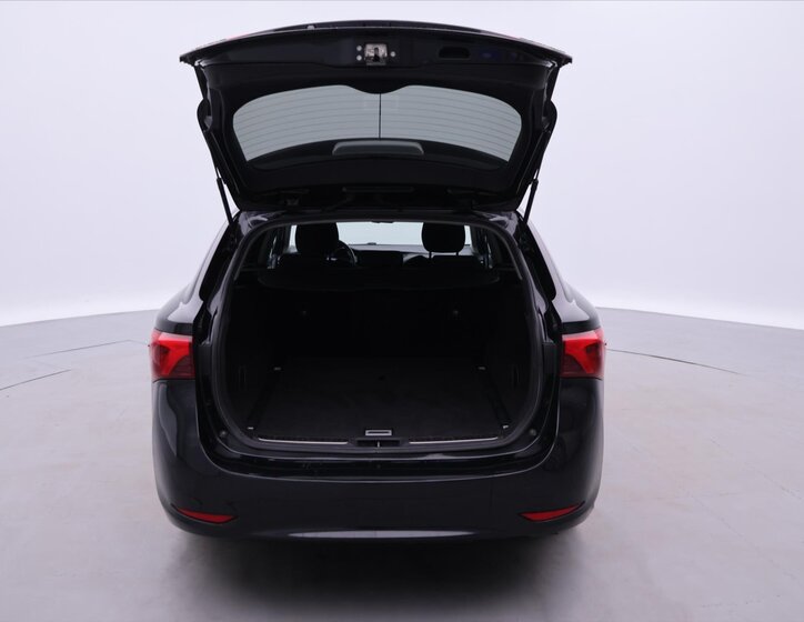 Toyota Avensis Kombi 2,0 l 105 kw