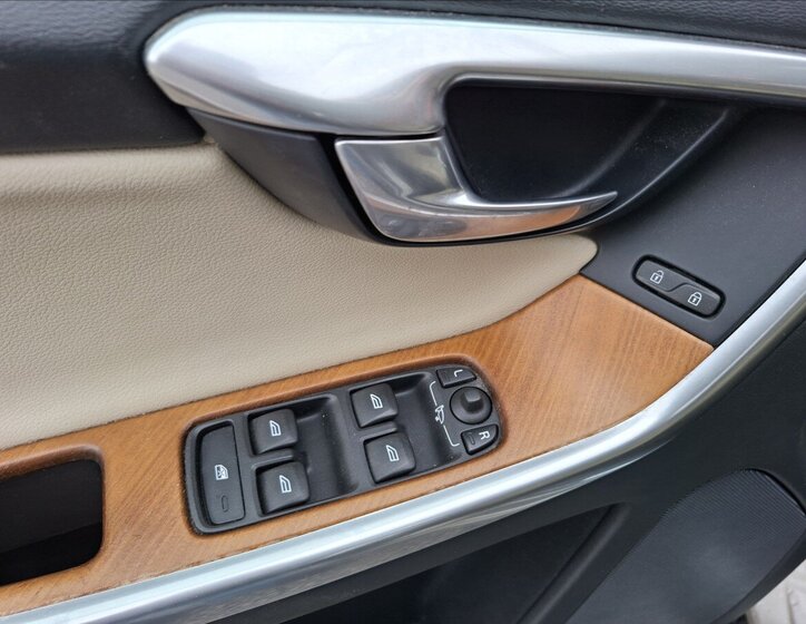 Volvo XC60 Kombi 2,4 l 162 kw