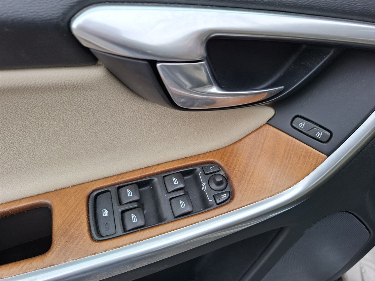 Volvo XC60 Kombi 2,4 l 162 kw