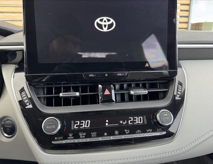 Toyota Corolla Sedan / Limuzína 1,8 l 72 kw