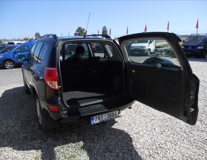 Toyota RAV4 Kombi 2,0 l 112 kw