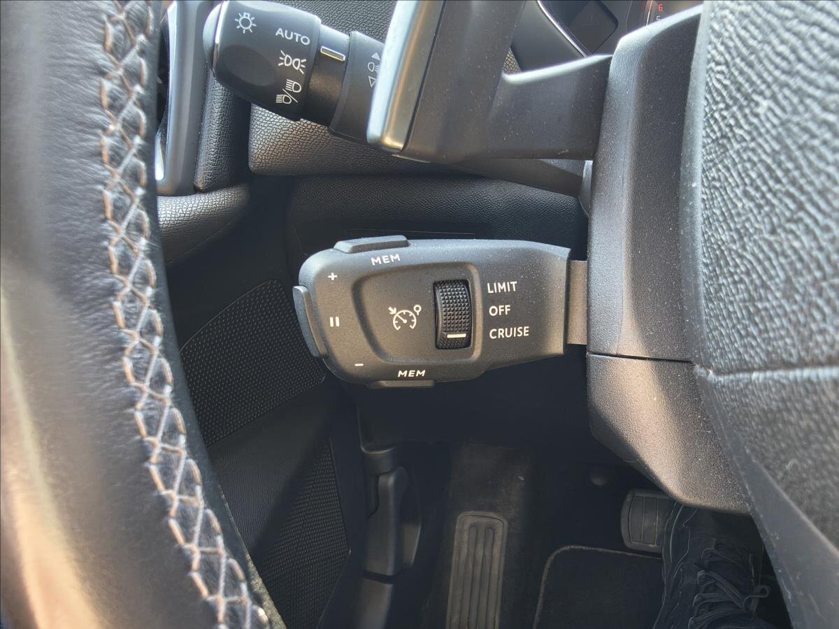 DS Automobiles DS3 Crossback Hatchback 1,2 l 114 kw