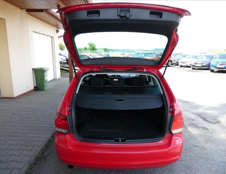 Volkswagen Golf Kombi 1,6 l 77 kw