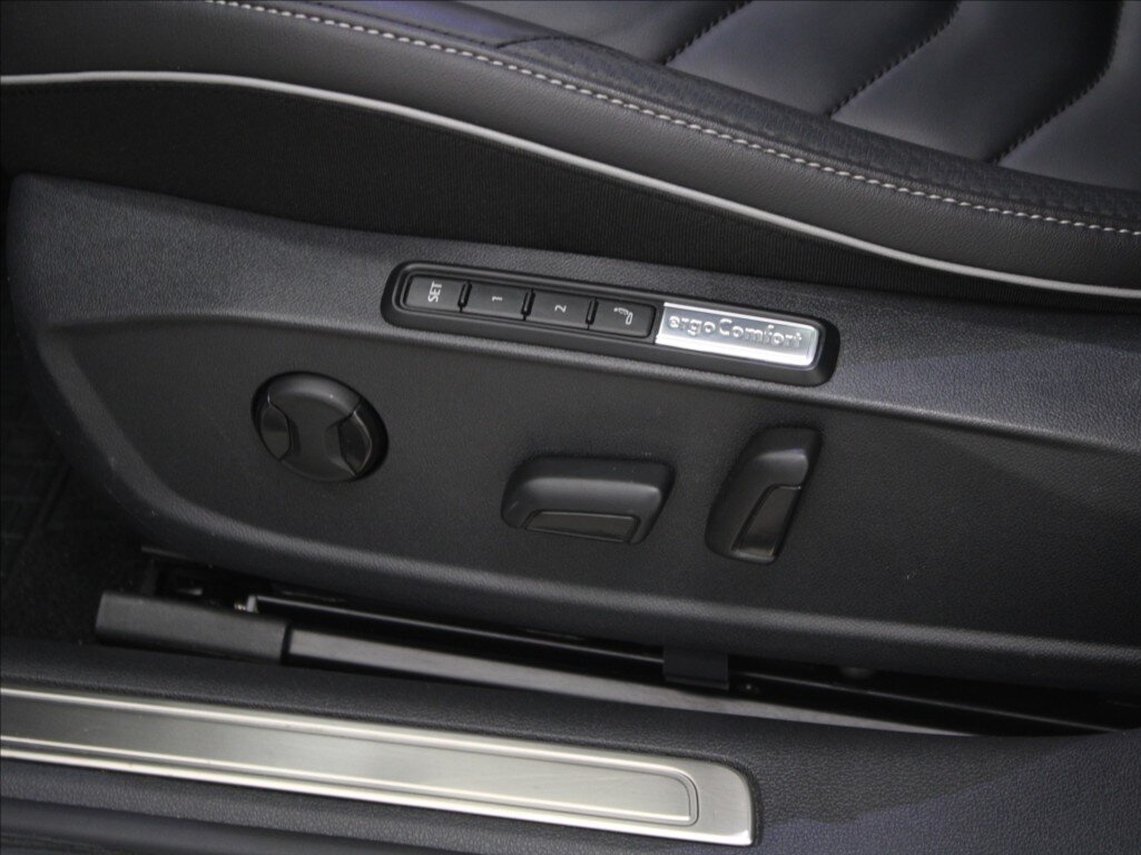 Volkswagen Arteon Liftback 2,0 l 206 kw