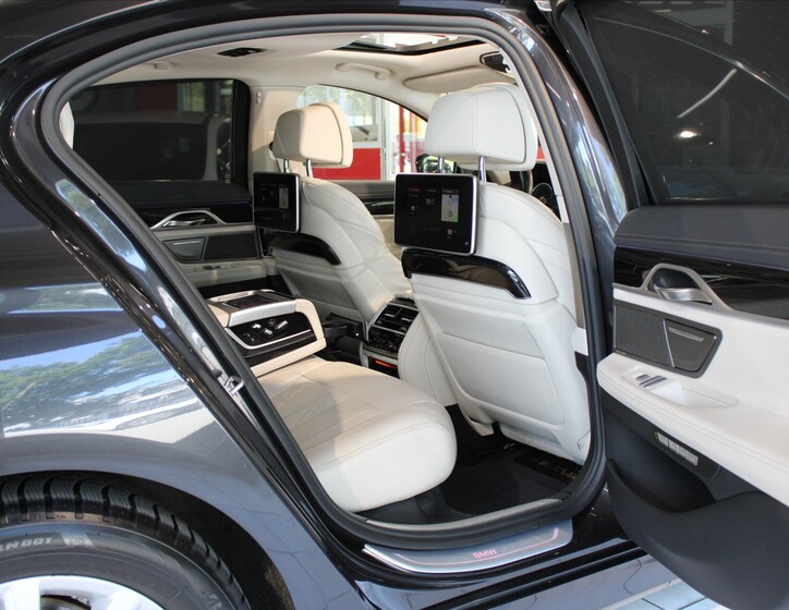BMW Řada 7 24