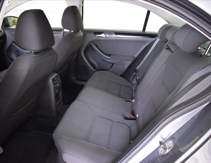 Volkswagen Jetta Sedan / Limuzína 1,2 l 77 kw