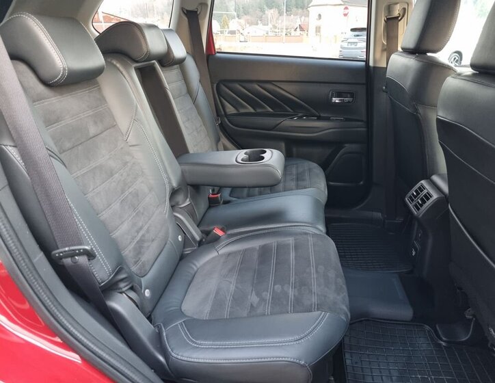 Mitsubishi Outlander SUV / Terénní 2,4 l 165 kw