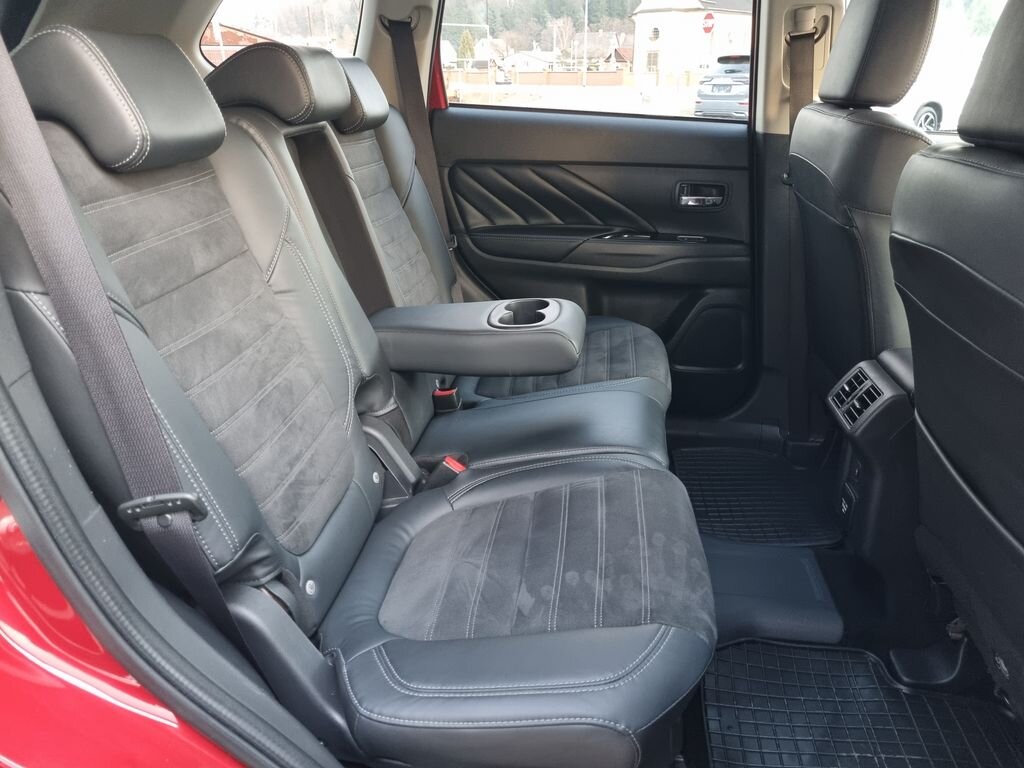 Mitsubishi Outlander SUV / Terénní 2,4 l 165 kw